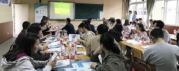 升華教育情懷，啟航生涯夢想——成都市中學教師生涯培訓與教育咨詢活動